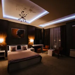 Hillmond's Boutique فندق